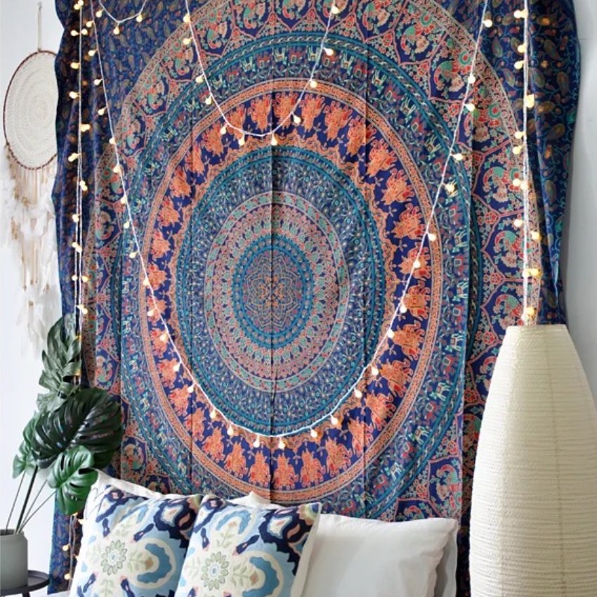 Vue côté de la Tenture Murale Mandala Éléphants Bohème - 100% coton - Fait à la main