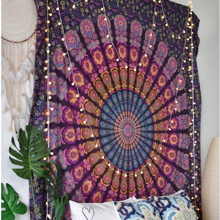 Vue de côté de la Tenture Murale Mandala 'Éveil Mystique' - 100% coton - Fait à la main