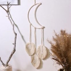 Magnifique Attrape-Rêves Croissant Lunaire et Feuilles Bohèmes en Macramé