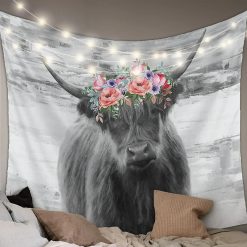 Tenture Murale Animaux - Vache Highland Couronnée de Fleurs
