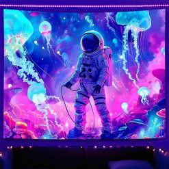 Tenture Murale Lumière Noire - Cosmonaute dans l’Océan Galactique