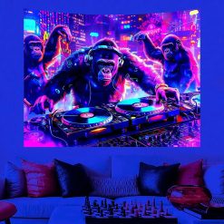 Tenture Murale Lumière Noire - DJ Gorille et Fête Sauvage Néon