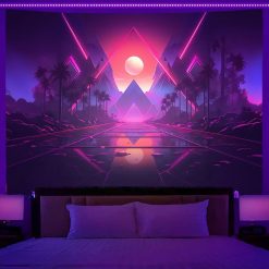 Tenture Murale Lumière Noire - Pyramides Néon au Coucher Synthwave