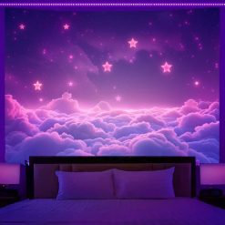 Tenture Murale Lumière Noire - Rêverie Étoilée sur Nuages Violets