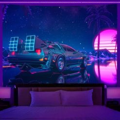 Tenture Murale Lumière Noire - Voiture Temporelle sous Coucher Synthwave