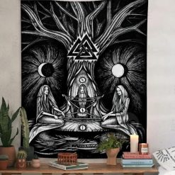 Tenture Murale Viking - Les Nornes du Destin sous Yggdrasil