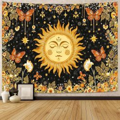 Tenture Murale Bohème "Soleil Mystique aux Papillons d’Ambre"