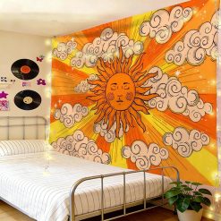 Tenture Murale Hippie Soleil Rayonnant et Nuages Ambrés