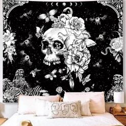 Tenture Murale Tête de Mort - Vanité Astrale aux Papillons Éthérés