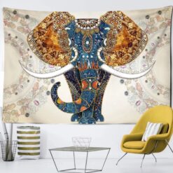 Tenture Murale Hippie 'Éléphant Majestueux aux Ornements Dorés'