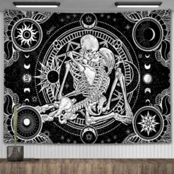 Tenture Murale Tête de Mort « Étreinte Astrale »